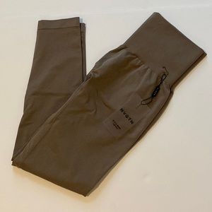 NVGTN Taupe Solid Seamless SMALL